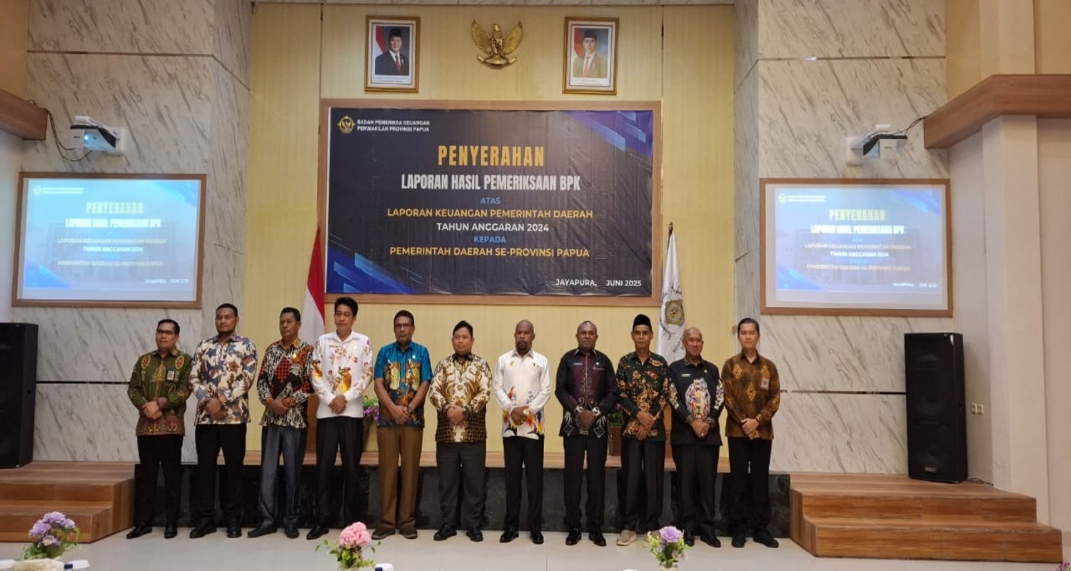 BUPATI DAN KETUA DPRK SARMI MENERIMA LAPORAN HASIL PEMERIKSAAN BPK RI